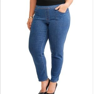 Loose trendy “mom” jeans